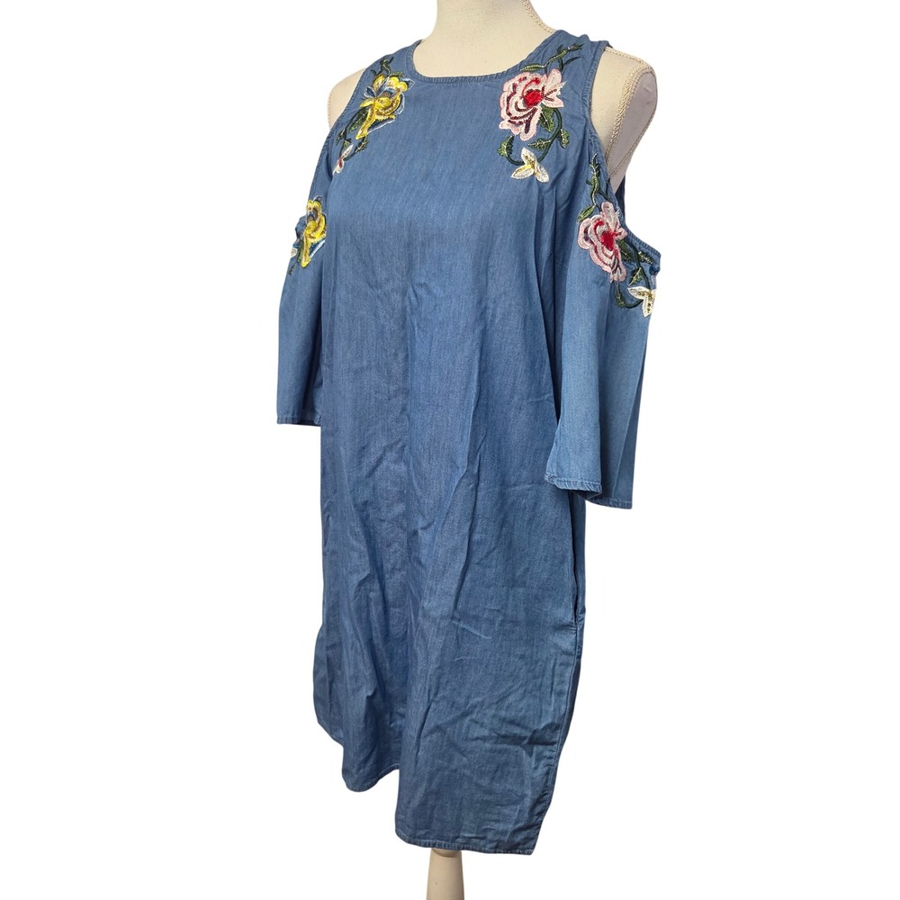 Dex Floral Embroidered Cold Shoulder Denim Shift‎ Dress Blue Medium